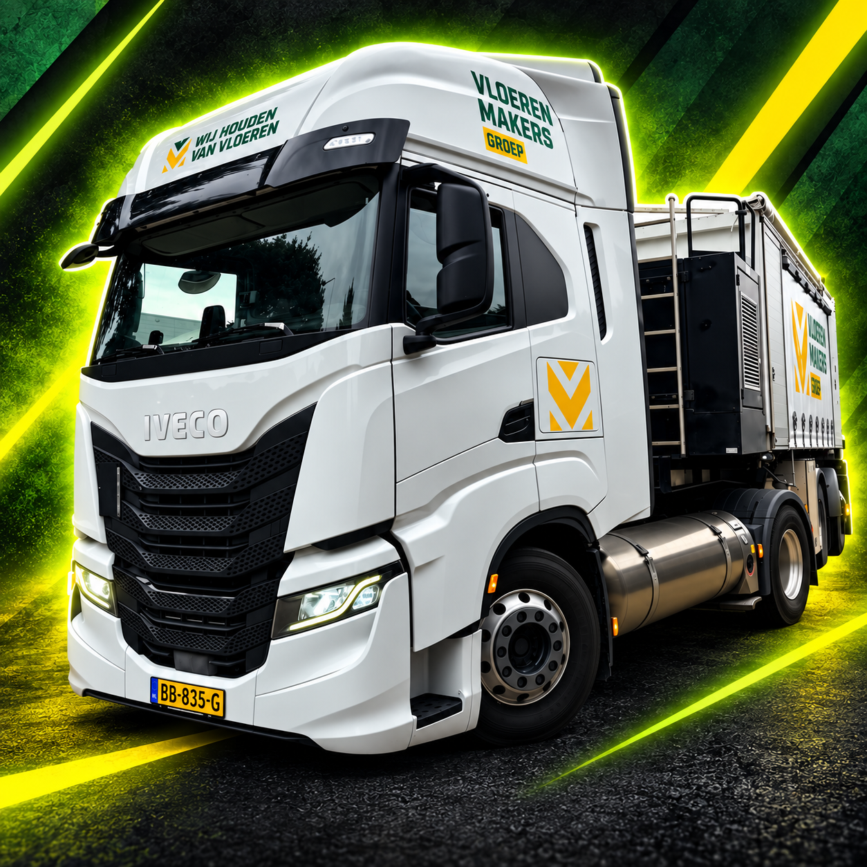 Onze witte Iveco-vrachtwagen met de groene en gele logo’s van Vloerenmakers Groep